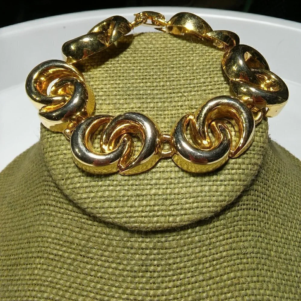 N/A women`s gold